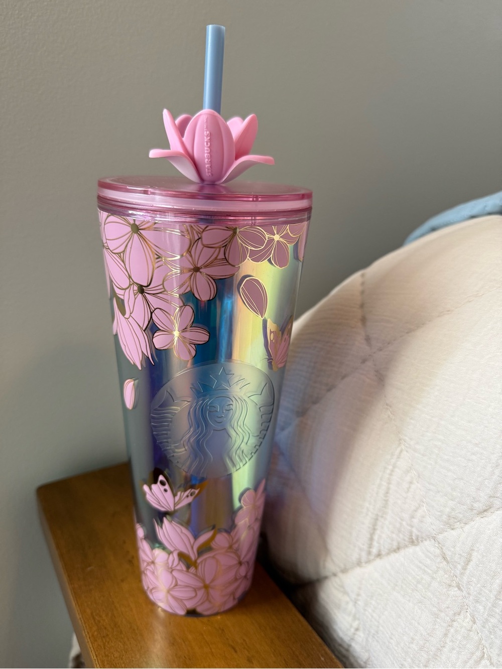Starbucks Cherry Blossom Iridescent
Venti Cold Cup 24oz Flower Topper